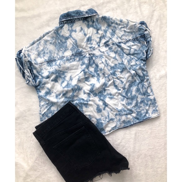 F21 Acid Wash Denim Top - Picture 2 of 3